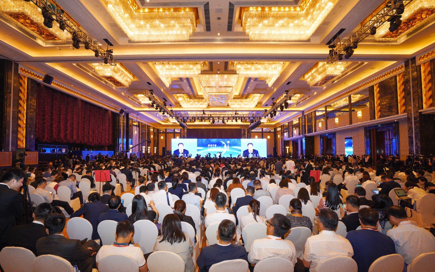 图二说“读懂中国”广州国际会议现场。