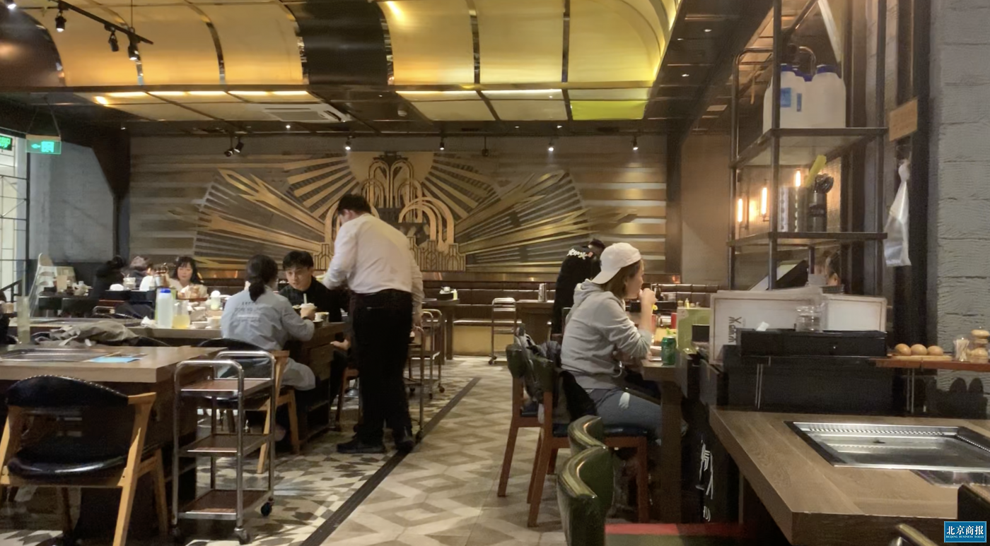 火炉火朝阳大悦城店出现排队取号情况