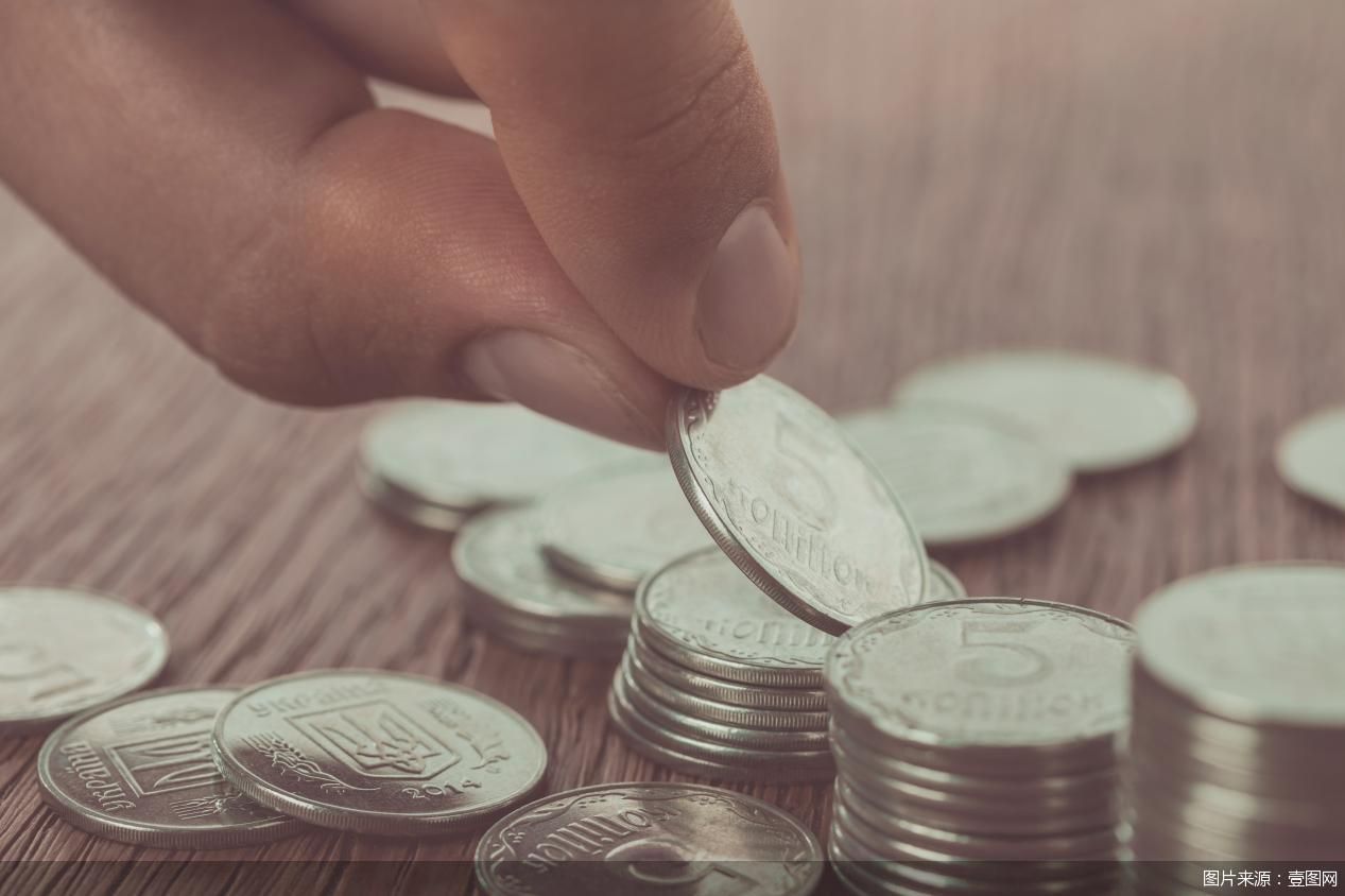 多家银行美元定期存款利率高达5%，“上车”有风险吗