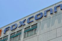 富士康广州10.5代线首片高分辨率65寸显示屏正式点亮