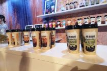 高端产品亮相  “瘸腿”香飘飘补课