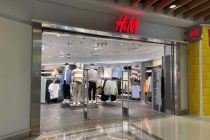 抱团新疆棉丨国产品牌纷纷声援，西单H&M门店空无一人