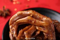绝味净利首降，周黑鸭被煌上煌反超，卤味三巨头格局生变