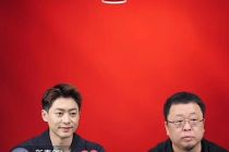 郑刚持续“开炮”，老罗照常带货，真还or假戏：投资人选边