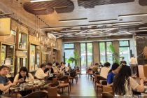 老牌乳企借服务零售转型年轻消费市场，“牛奶+服务”成增长新曲线