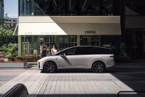 起售价32.18万元，理想汽车首款纯电SUV i8上市
