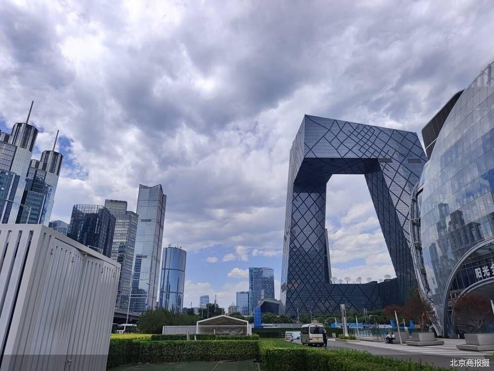 北京商报摄