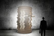 骗贷黑手屡现，金融防线如何筑牢