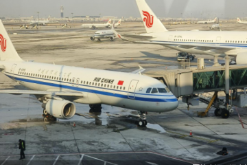 “开学季”竞相揽客，航司掘金学生“首乘”经济