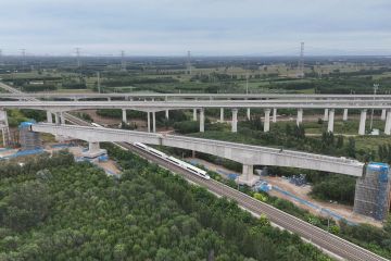 雄商高铁雄安枢纽跨津保铁路转体桥成功转体