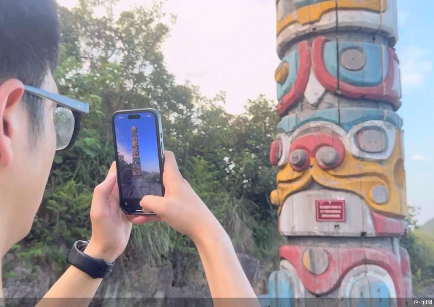 9月17日,正值2025年中秋国庆假期前,飞猪AI“问一问”推出拍照讲解功能。