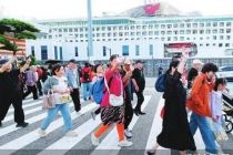 韩国对中国团体游客免签生效