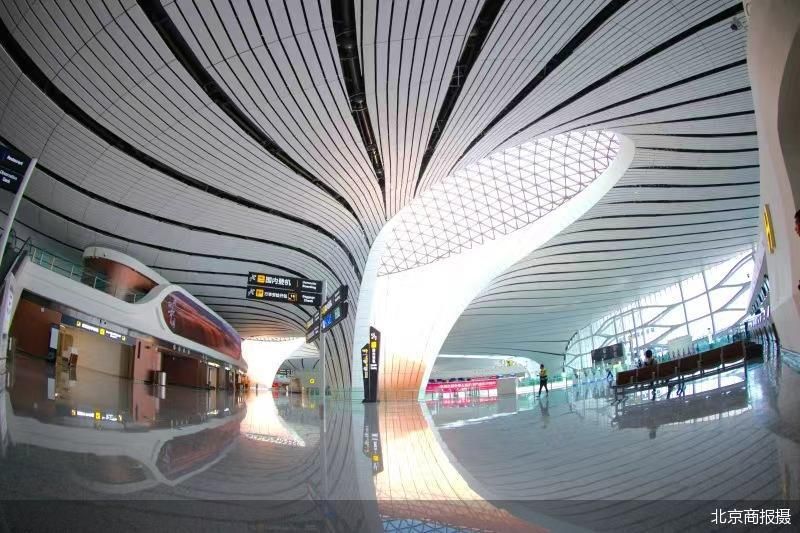 北京商报摄