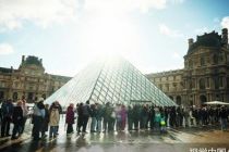 卢浮宫抢劫案两名嫌疑人被捕