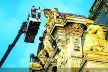 卢浮宫发生漏水事故 数百册书籍受损