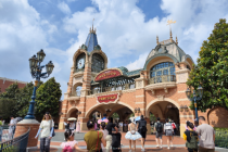 首次实行阶梯式退票标准，上海迪士尼向本土化靠拢