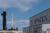 马斯克暗示 SpaceX明年IPO？