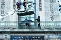 法国卢浮宫安装窗户护栏