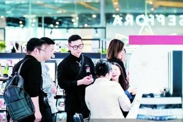 丝芙兰降身段引入平价“网红”美妆