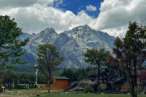 丽江古城“喊话”小红书，真假“避雷帖”围困旅拍业