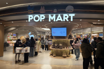 Labubu全面开放购买？线下门店一“布”难求、线上短暂放量