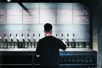 悦己疗愈成新刚需 酒馆撬动千亿“情绪消费”