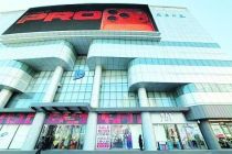 京城老牌百货多路径转身