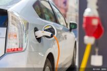 上市险企加码布局，新能源车险“近忧”缓解，市场新变量出现