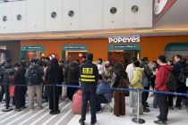 凌晨开始排队、等餐超1小时 炸鸡品牌Popeyes北京直营首店落地东方新天地