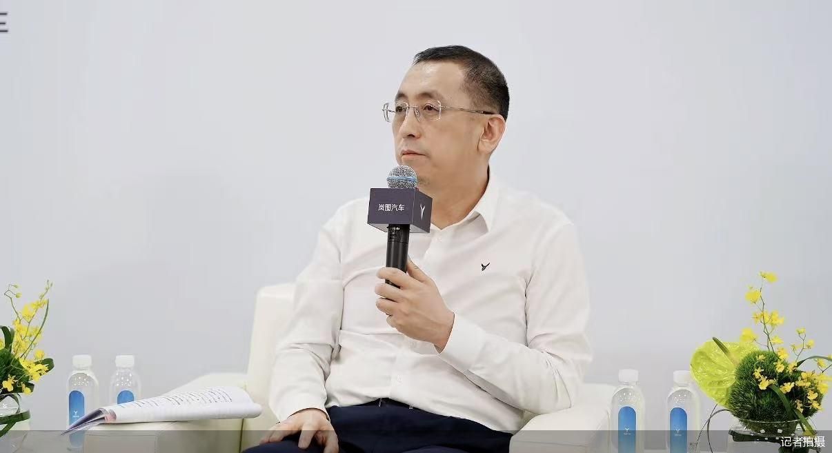 记者拍摄