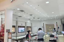 黄金“折叠”：年内涨幅抹平，金店促销遇冷，黄金储备创新高