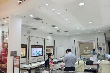 黄金“折叠”：年内涨幅抹平，金店促销遇冷，黄金储备创新高