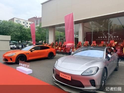 记者拍摄