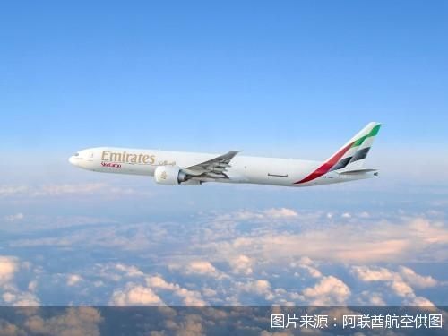 7月15日，记者从阿联酋航空获悉，注册号为A6-EBK的新货机近日入列阿联酋航空SkyCargo货运部。这架注册号为A6-EBK的波音777-300ERSF并非原厂量产的全货机，而是一架由波音777-300ER客机改装而成的特别货机(SF)。