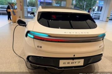 智驾“小蓝灯”管控渐近：多家车企开关权限不一，国标修订已启动