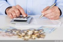 多银行齐发力！资产提升大战打响，零售AUM冲量背后转型焦虑难消
